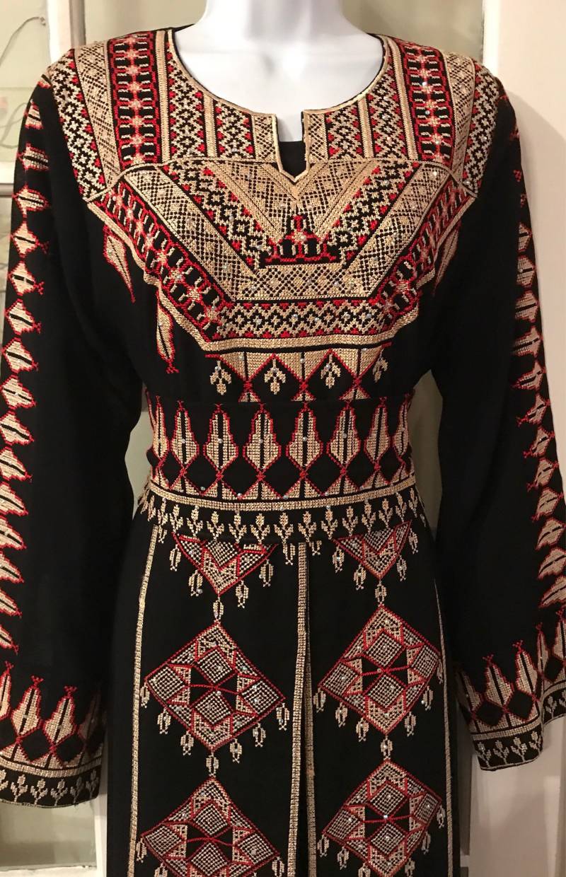 2 Stück Schwarzes Kleid/ Abaya/ Kaftan/ Thobe Und Passender Gürtel Mit Wunderschöner Goldener Roter Stickerei von PalestinianStitches