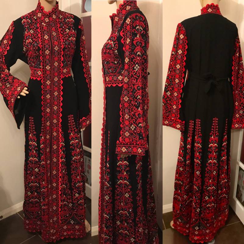 Zweiteiliges Schwarzes Kleid/ Abaya/ Kaftan/ Thobe Und Passender Gürtel Mit Wunderschöner Bunter Roter Stickerei von PalestinianStitches