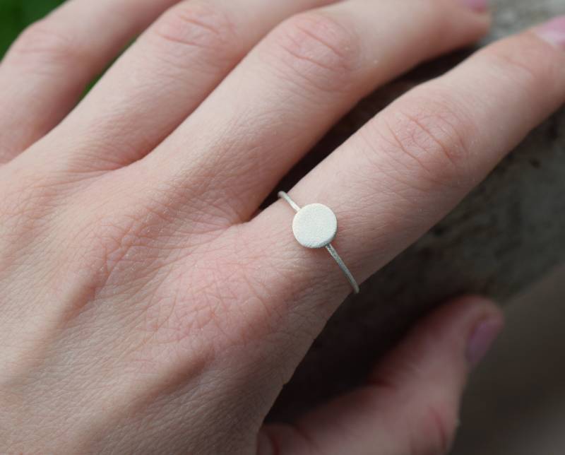 1 Mm Kreis Sterling Silber Stapelring, Dünner Stapelring Mit Winzigem von PalidouCreations