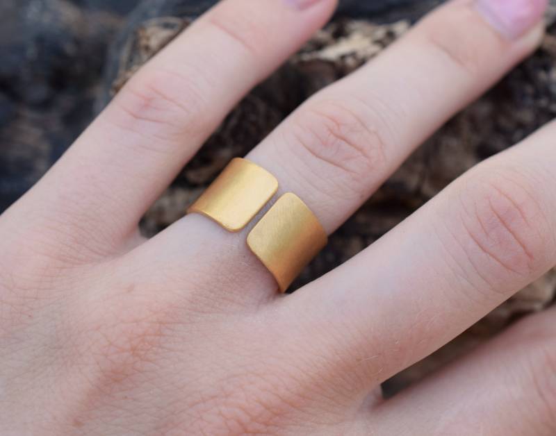 Offener 24K Vergoldeter Breiter Band Sterling Silber Ring von PalidouCreations