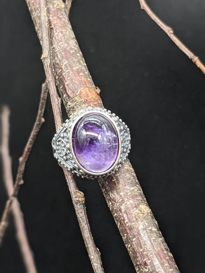 Wunderschönes Großes Lünetten Set Cabochon Amethyst in Selbstsizing Sterling Ring von PalimpsestDesign