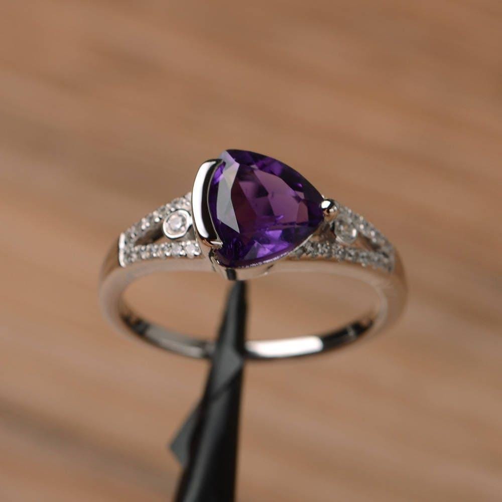 Amethyst Ring Trillion Schliff Sterling Silber Jubiläum Februar Geburtsstein Lila Edelstein von PalmaryJewelry