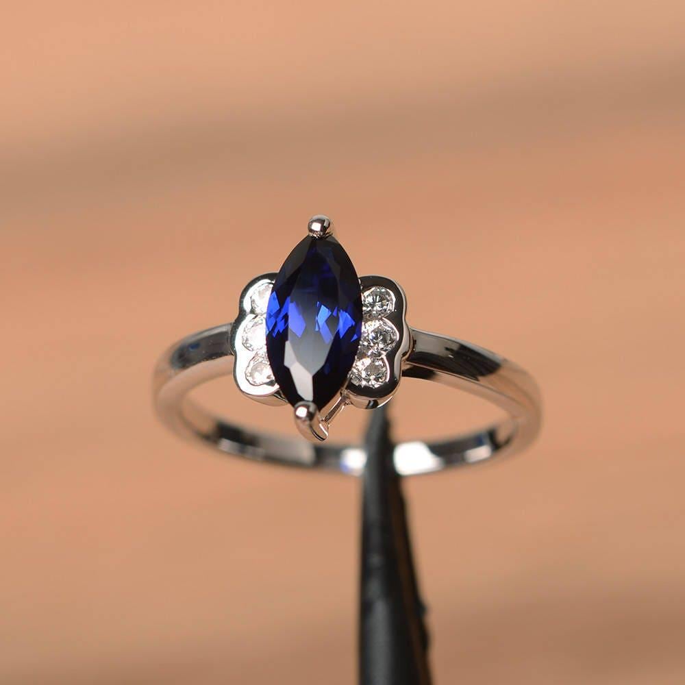 Angebot Ring Blau Saphir September Geburtsstein Marquise Geschnitten Blauen Edelstein Sterling Silber von PalmaryJewelry