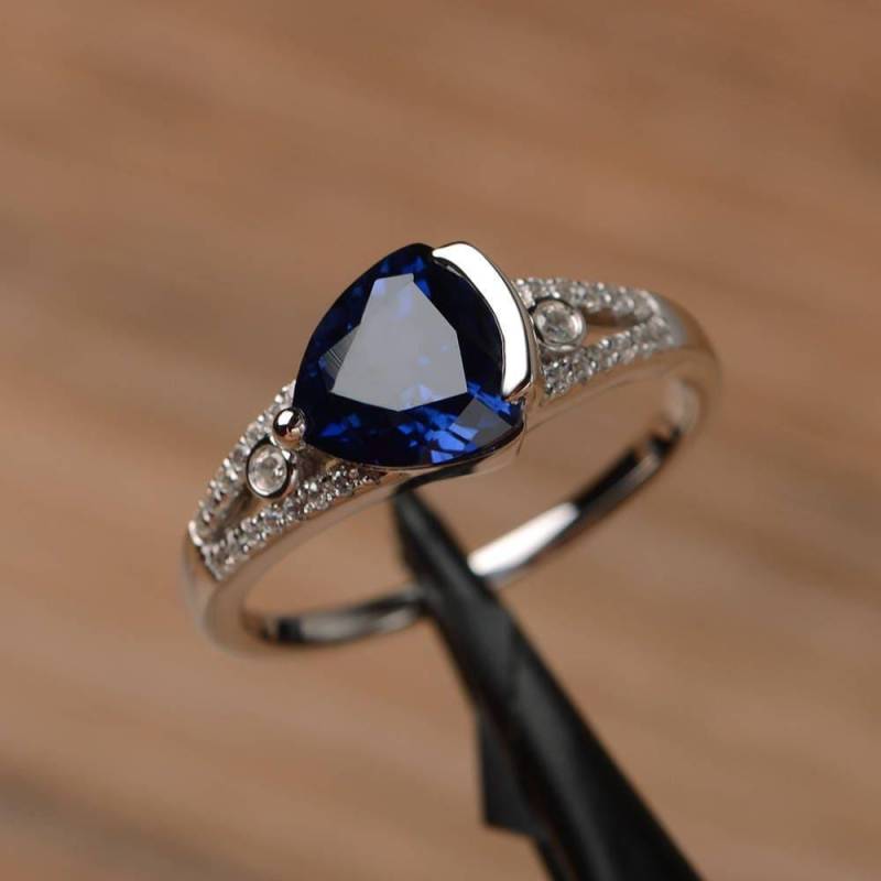 Blau Saphir Ring Verlobungsring Dreieck Geschnitten Solide Sterling Silber Edelstein Geburtsstein von PalmaryJewelry
