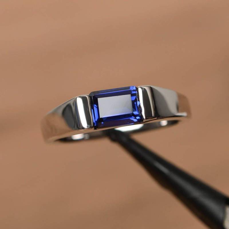 Blauer Saphir Ring Smaragdschliff Ost West Silber Geburtsstein Sterling Minimalistisch von PalmaryJewelry