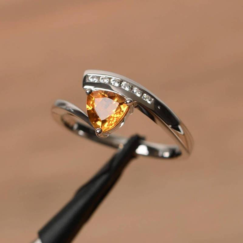 Citrin Ehering Trillion Geschliffene Gelbe Edelstein Sterling Silber Ring November Birthstone Für Frauen Citrin Ehering Trillion Geschliffene Gelbe Edelstein Sterling Silber Ring November Birthstone Für Frauen von PalmaryJewelry
