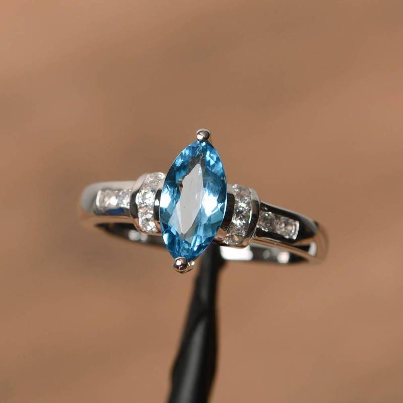 Echter Schweizer Blautopas-Statement-Ring Aus Sterlingsilber Im Marquise-Schliff, Vertikalring von PalmaryJewelry