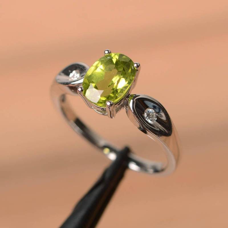 Ehering Natürliche Peridot Ring August Geburtsstein Ovale Schliff Edelstein Grüne Edelsteine Sterling Silber von PalmaryJewelry