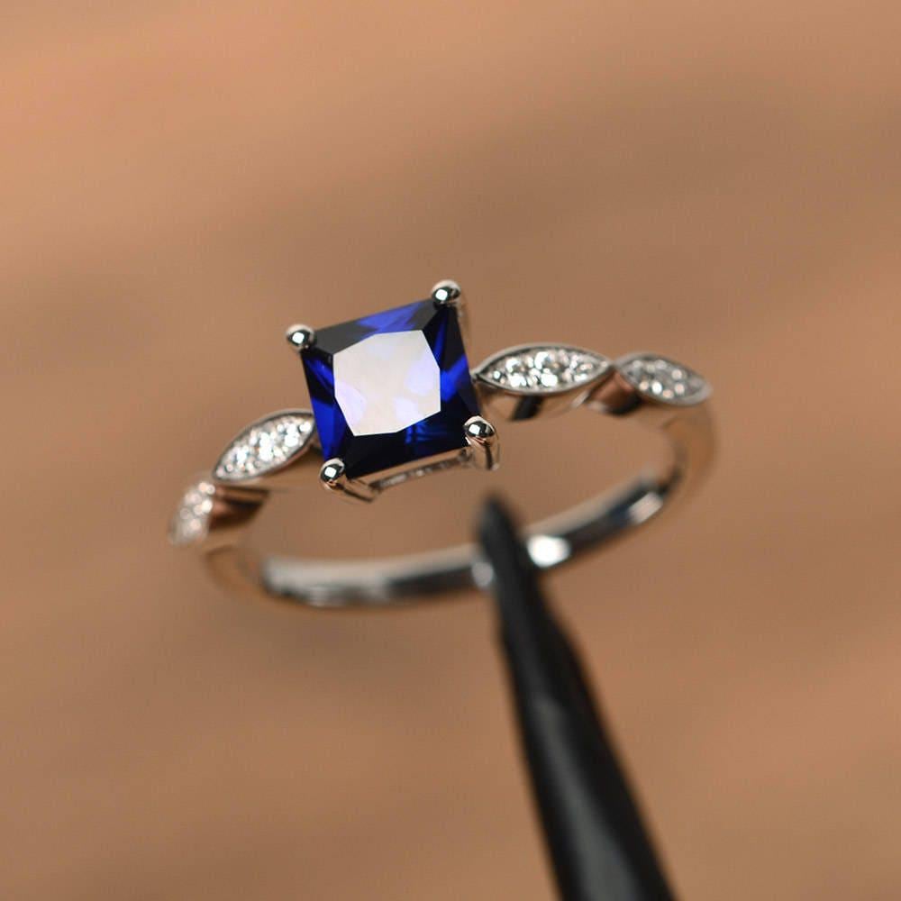 Einzigartige Trauringe Blauer Saphir Ringe Princess Cut Blauer Edelstein Silberringe September Geburtsstein Einzigartige Trauringe Blauer Saphir Ringe Princess Cut Blauer Edelstein Silberringe September Geburtsstein von PalmaryJewelry