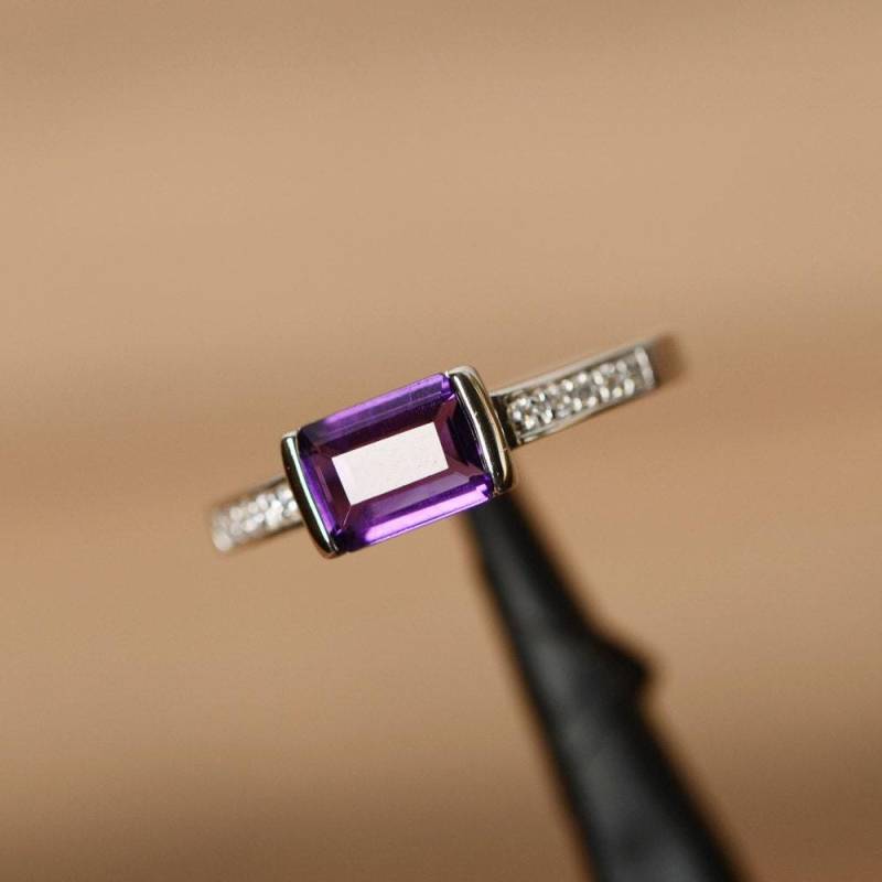 Februar Geburtsstein Ring Amethyst Sterling Silber Lila Edelstein Quarz Smaragdschliff Lünette Einstellung Natürlicher Versprechen von PalmaryJewelry