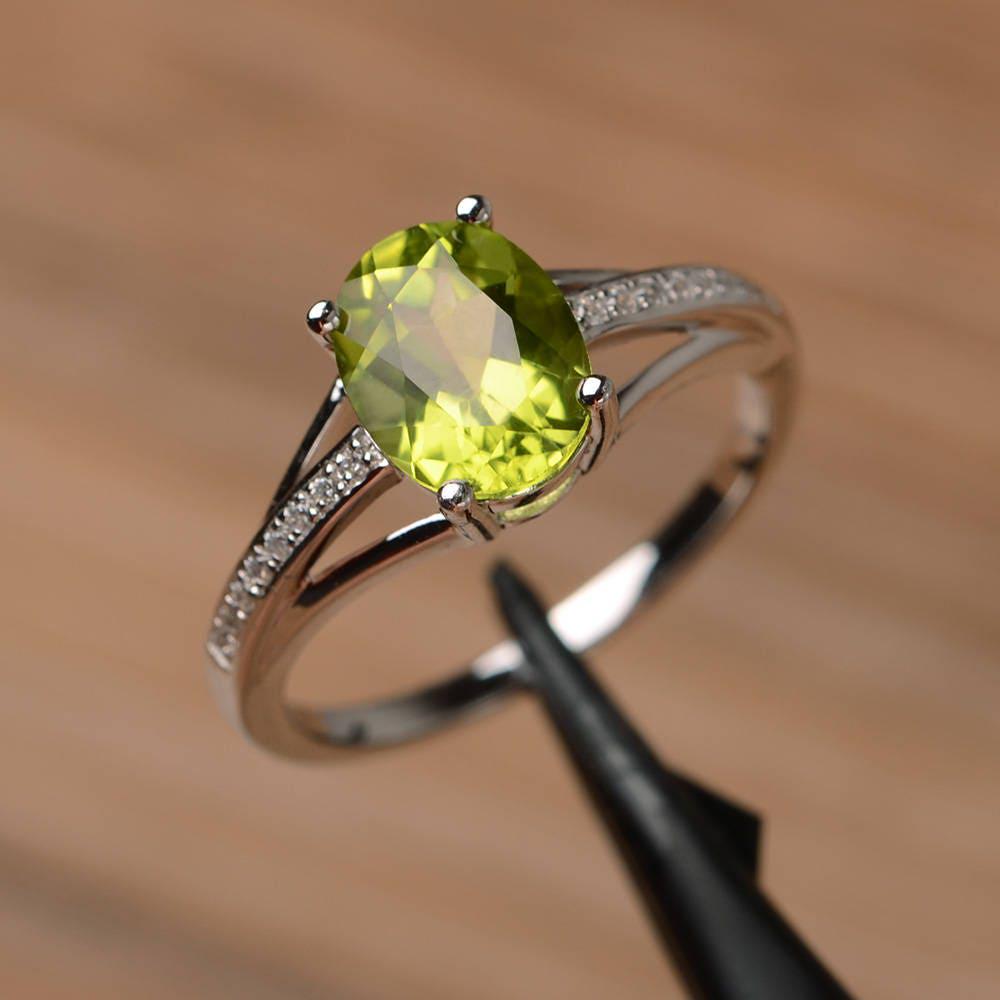 Geteilter Schaft Peridot Jahrestagsring Oval Geschnittener Grüner Stein August Geburtssteinring Geteilter Schaft Peridot Jahrestagsring Oval Geschnittener Grüner Stein August Geburtssteinring von PalmaryJewelry