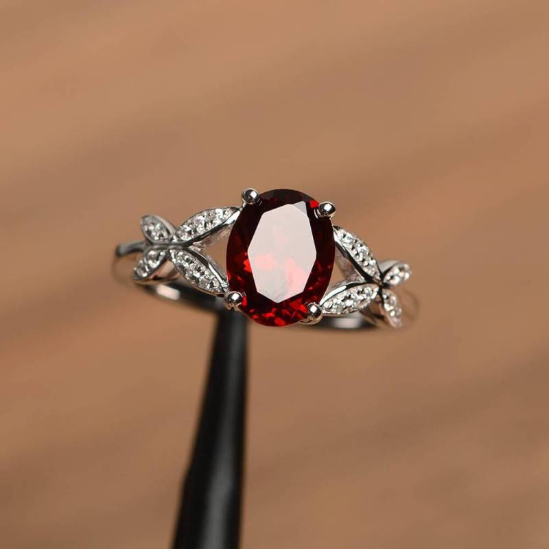Granat Jahrestag Ring Natürliche Rote Januar Geburtsstein Oval Geschliffenen Edelstein Sterling Silber von PalmaryJewelry