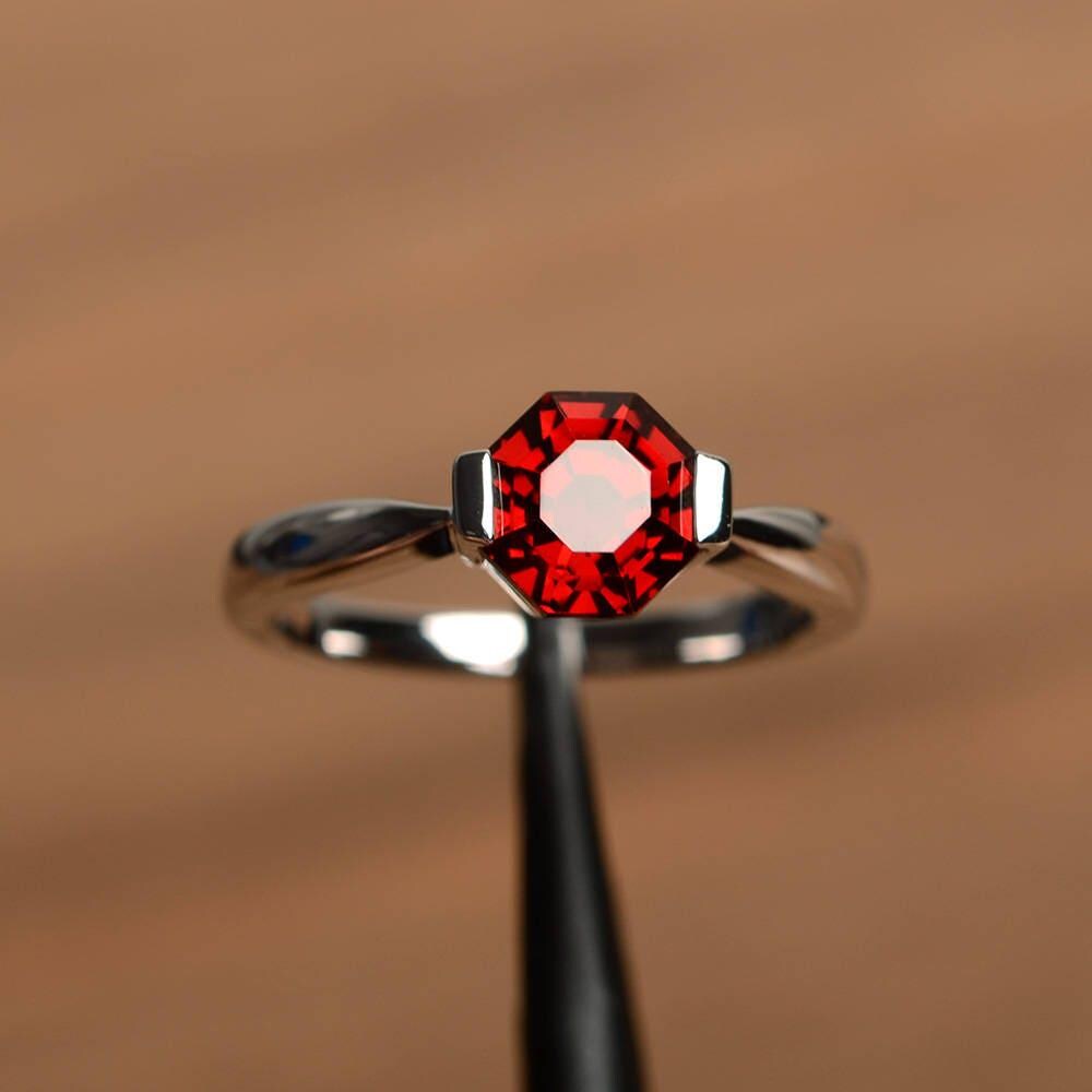 Halben Lünette Einstellung Granat Antrag Ring Sterlingsilber Achteck Geschnitten Solitär Ehering Januar Geburtsstein von PalmaryJewelry
