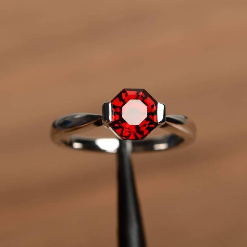 Halben Lünette Einstellung Granat Antrag Ring Sterlingsilber Achteck Geschnitten Solitär Ehering Januar Geburtsstein von PalmaryJewelry