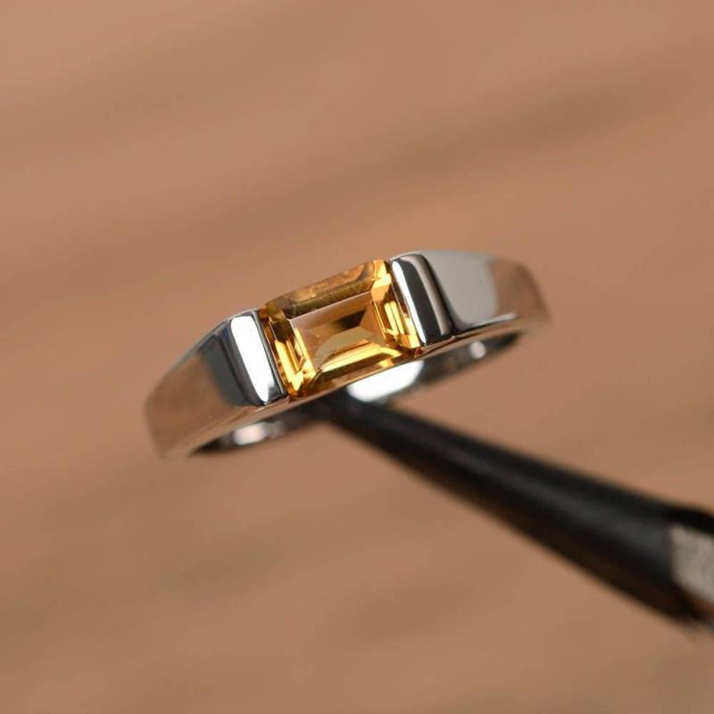 Horizontal Citrin Ring November Birthstone Smaragdschliff Gelbe Kristall Sterlingsilber Solitär Ehering von PalmaryJewelry