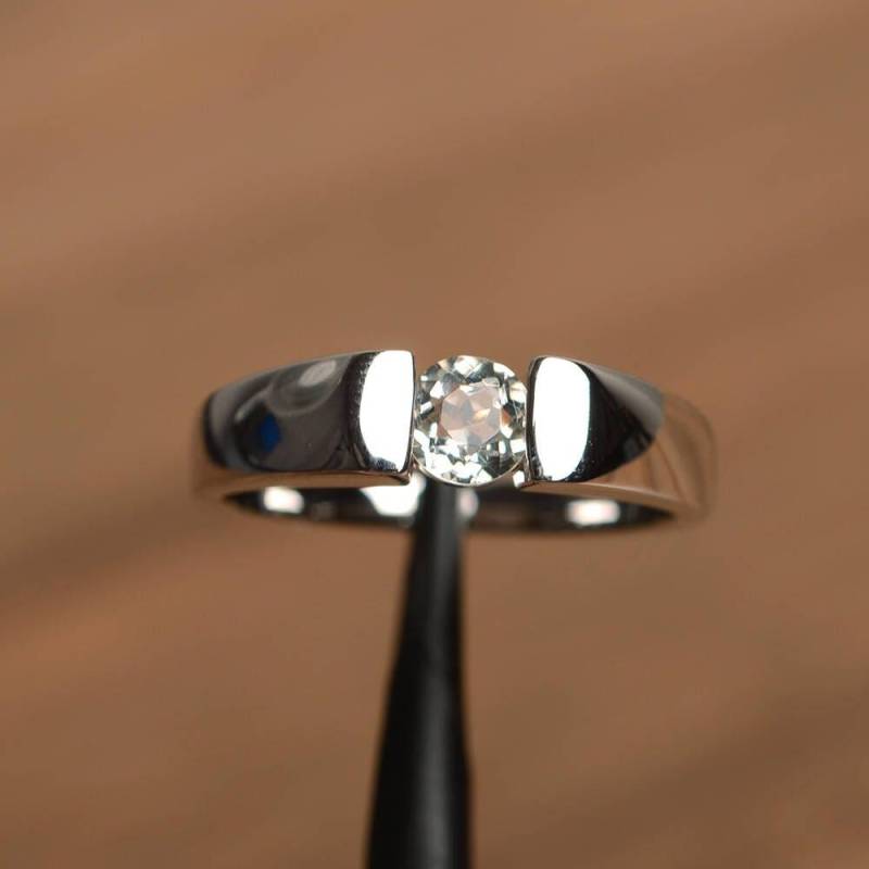 Jubiläumsring Natürlicher Grüner Amethyst Ring Runder Geschnittener Edelstein Sterlingsilber Solitärring von PalmaryJewelry