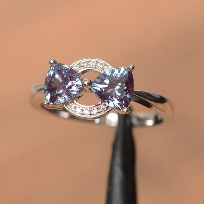 Labor Ring Alexandrit Schleife Bandring Trillion Schliff Sterling Silber Farbe Wechselnden Edelstein Juni Geburtsstein von PalmaryJewelry