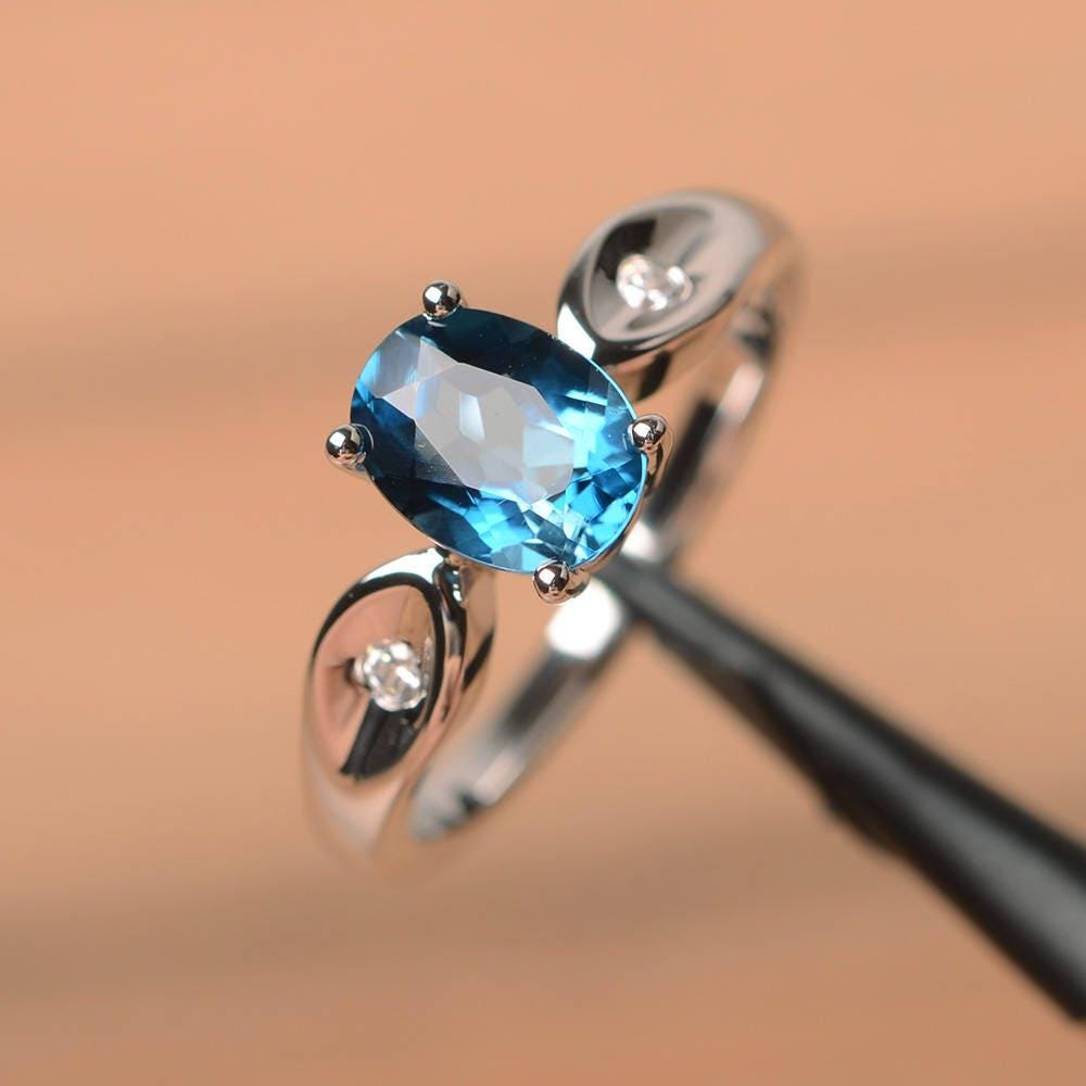 London Blautopas Ring Cocktailparty Ovale Edelstein Blaue Edelsteine Sterling Silber Geschliffen von PalmaryJewelry