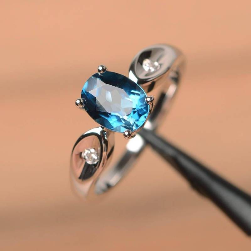 London Blautopas Ring Cocktailparty Ovale Edelstein Blaue Edelsteine Sterling Silber Geschliffen von PalmaryJewelry