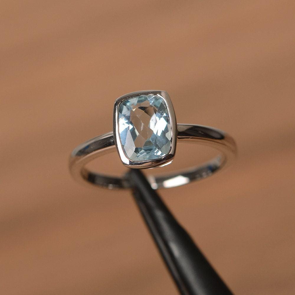 März Geburtsstein Aquamarin Ring Blauer Edelstein Solitär Lünette Einstellung Verlobungsring von PalmaryJewelry