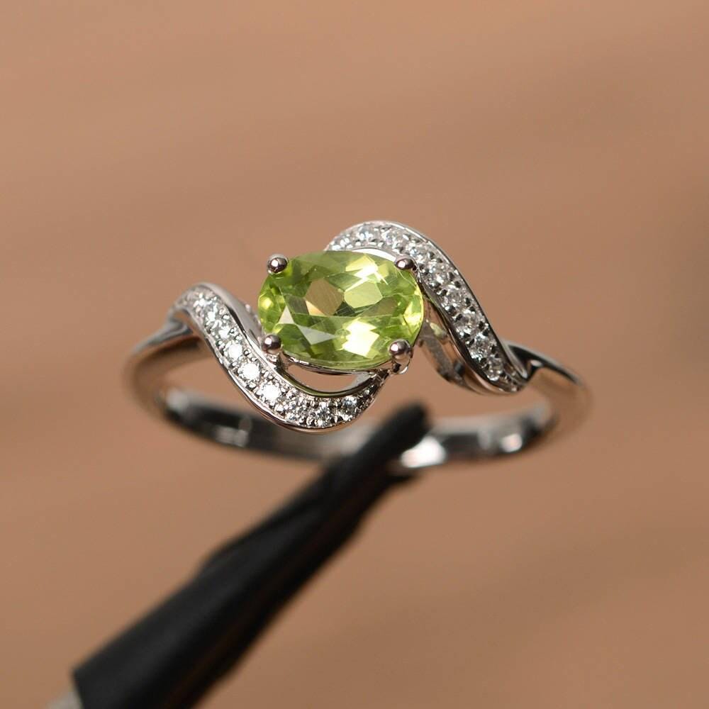 Natürliche Peridot Ring Vorschlag August Geburtsstein Ovalschliff Grüner Edelstein Sterling Silber von PalmaryJewelry