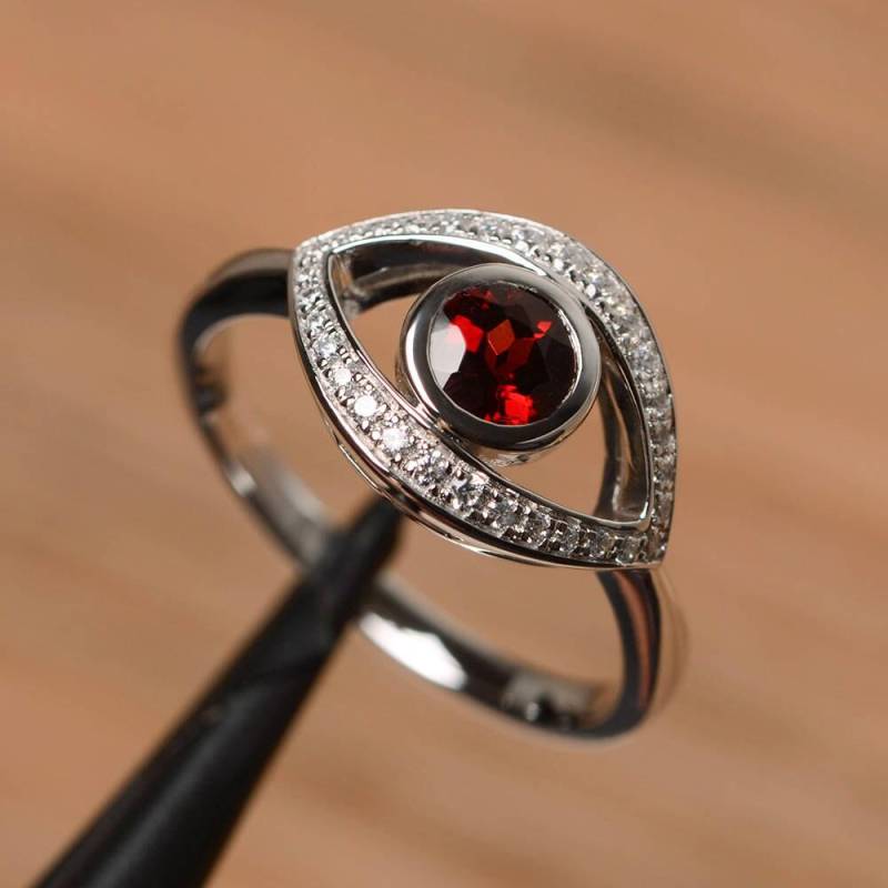 Natürliche Rote Granat Ring Verlobungsring Januar Geburtsstein Solid Sterling Silber Runden Schnitt Bösen Blick Edelstein von PalmaryJewelry
