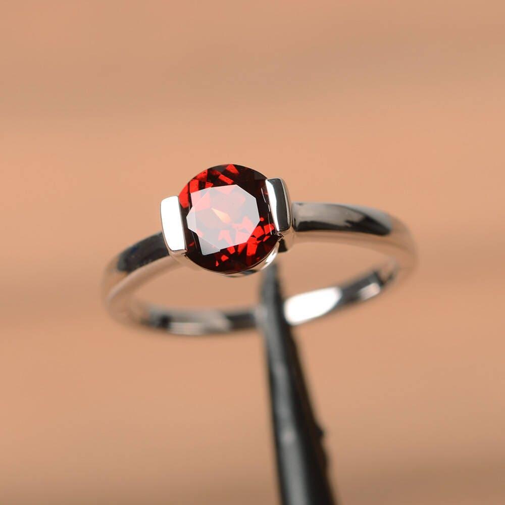 Natürlicher Granat Ring Jubiläumsring Januar Geburtsstein Roter Edelstein Sterling Silberring Solitärring von PalmaryJewelry