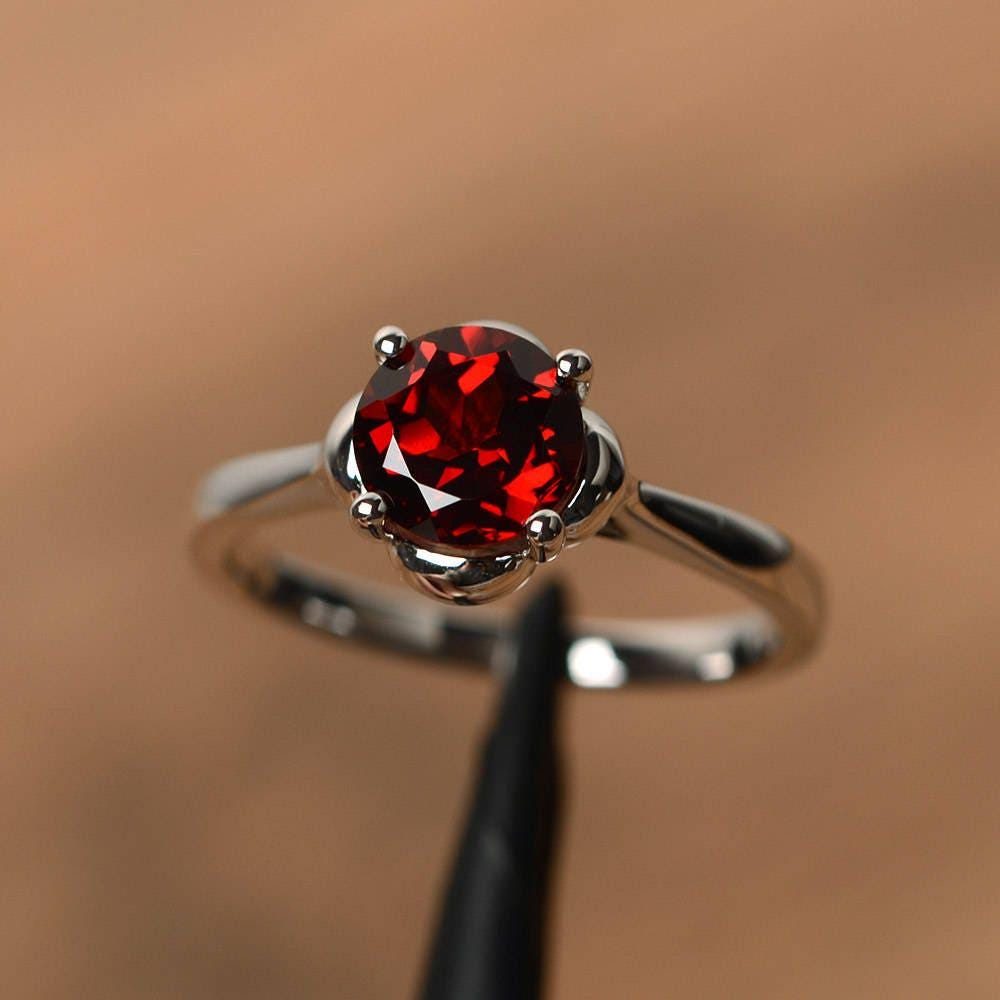 Natürlicher Granat Ringe Einzigartige Verlobungsringe Roter Edelstein Rundschliff Silberringe Januar Geburtsstein von PalmaryJewelry