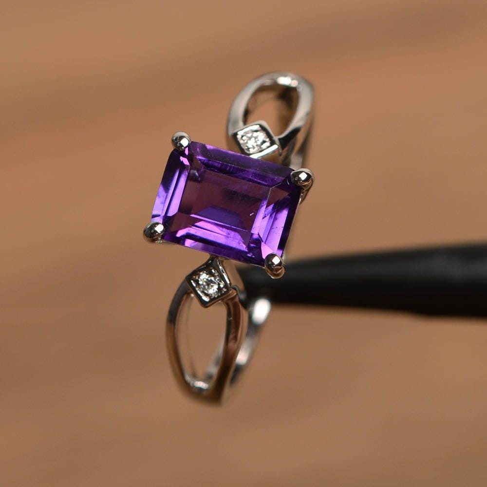 Natürlicher Lila Amethyst Ring Februar Geburtsstein Smaragdschliff Sterlingsilber Verlobungsring von PalmaryJewelry