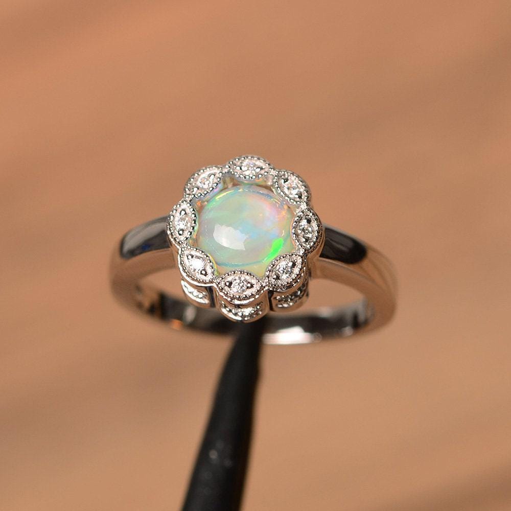 Natürlicher Opal-Verlobungsring Runder Vintage-Blumenring Oktober Geburtsstein von PalmaryJewelry