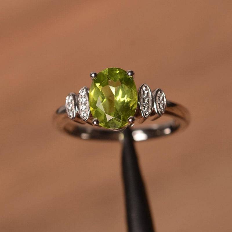 Peridot Ring Ovalschliff Grüner Edelstein Sterling Silber Verlobungsring August Geburtsstein von PalmaryJewelry