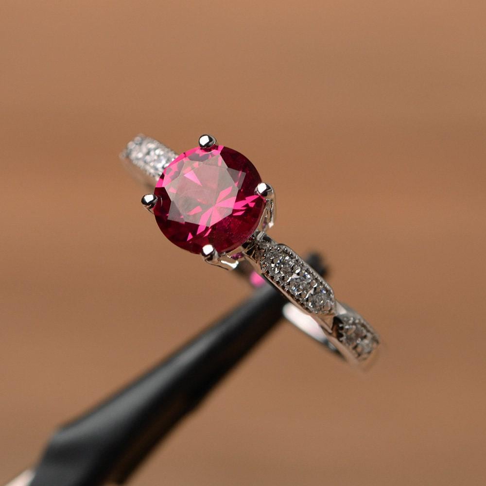 Rot Rubin Ring Rundschliff Sterling Silber Juli Geburtsstein Verlobungsring Für Sie von PalmaryJewelry
