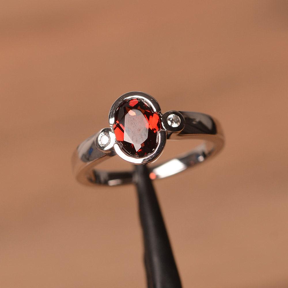 Roter Granat Ring Januar Geburtsstein Ovalschliff Edelstein Sterling Silber Verlobungsring Roter Granat Ring Januar Geburtsstein Ovalschliff Edelstein Sterling Silber Verlobungsring von PalmaryJewelry
