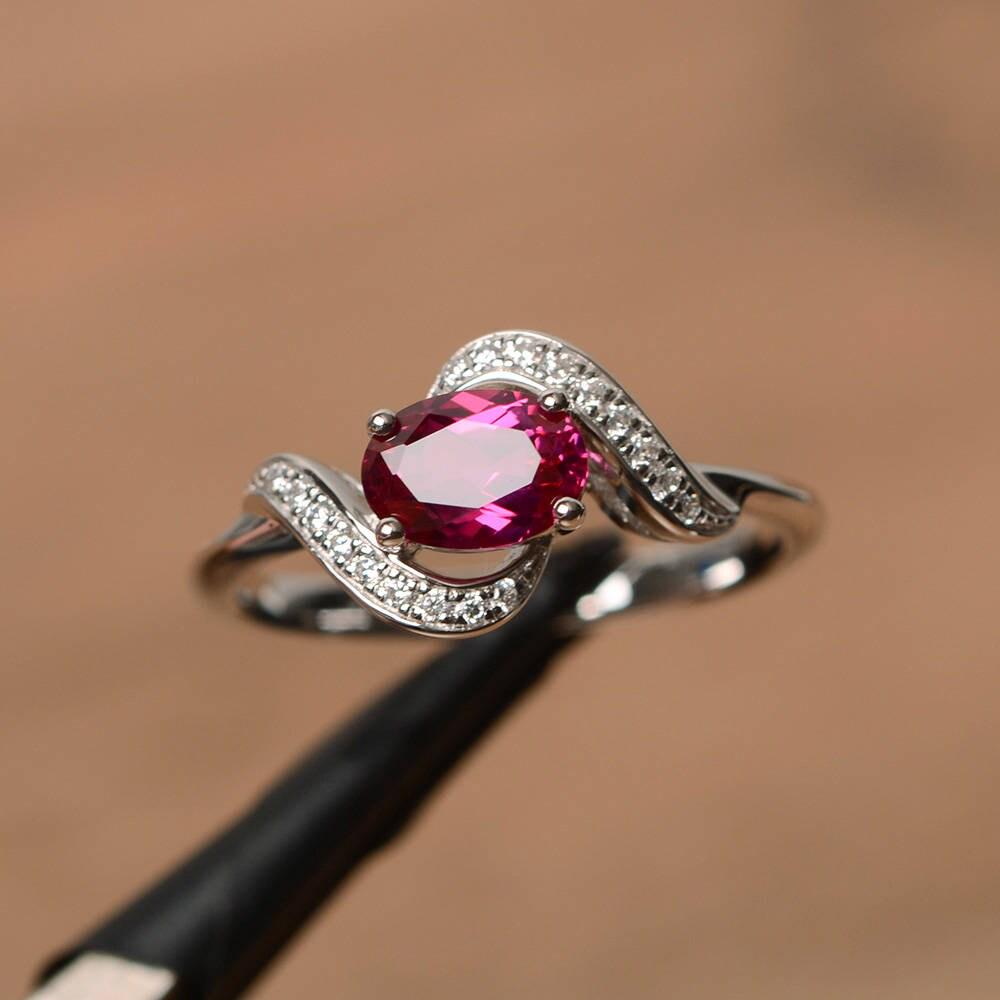 Rubin Ehering Roter Ring Juli Geburtsstein Oval Geschnitten Rote Edelstein Sterling Silber von PalmaryJewelry