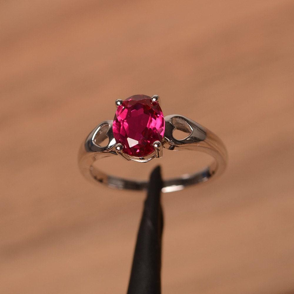 Rubin Hochzeit Ring Juli Geburtsstein Oval Geschnitten Rote Edelstein Sterling Silber Solitär Verlobungsring von PalmaryJewelry