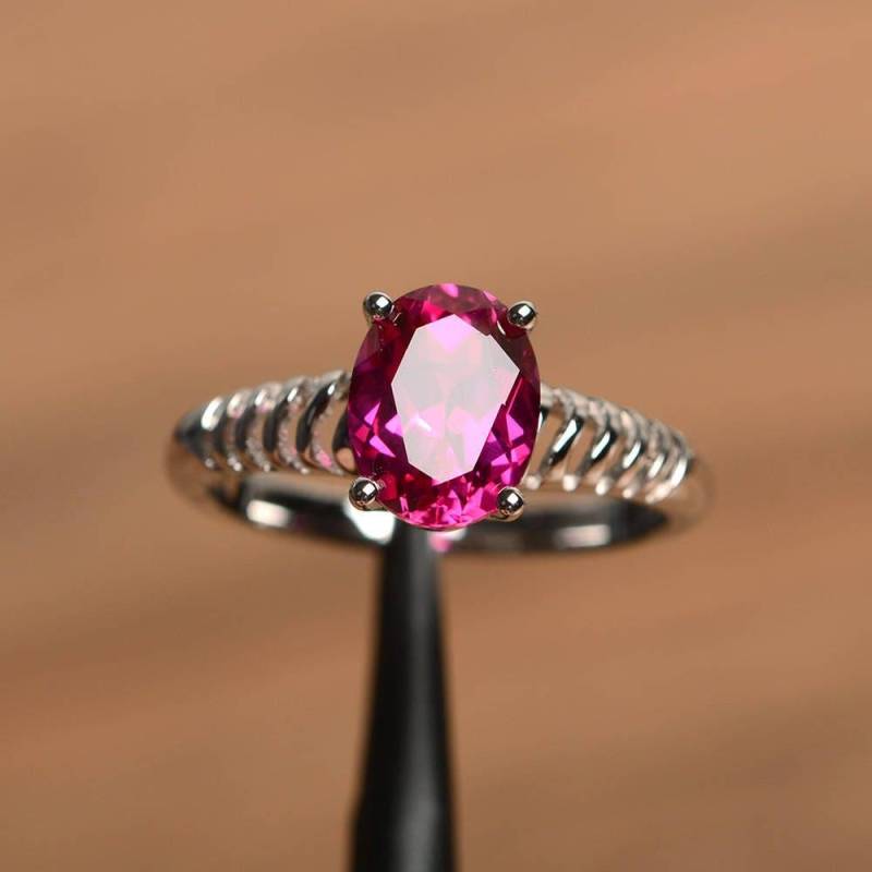 Rubin Ring Juli Geburtsstein Ovale Rote Edelstein Schliff Sterling Silber Solitär von PalmaryJewelry
