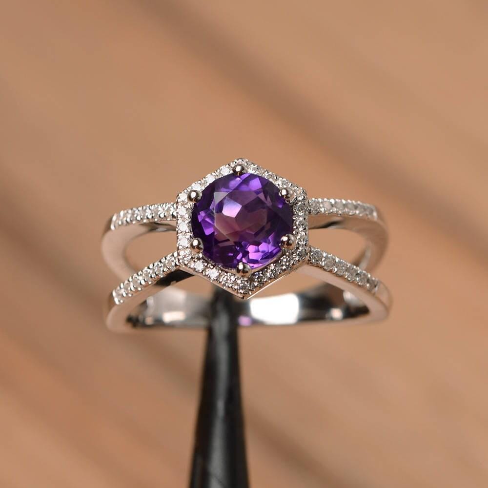 Runder Natürlicher Amethystring Ehering Sterlingsilberring Lila Edelsteinring Februar Geburtssteinring von PalmaryJewelry