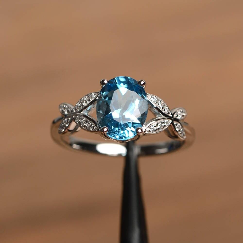 Schweizer Blautopas Ring Verlobungsring Oval Geschliffener Blauer Edelstein Sterlingsilber von PalmaryJewelry