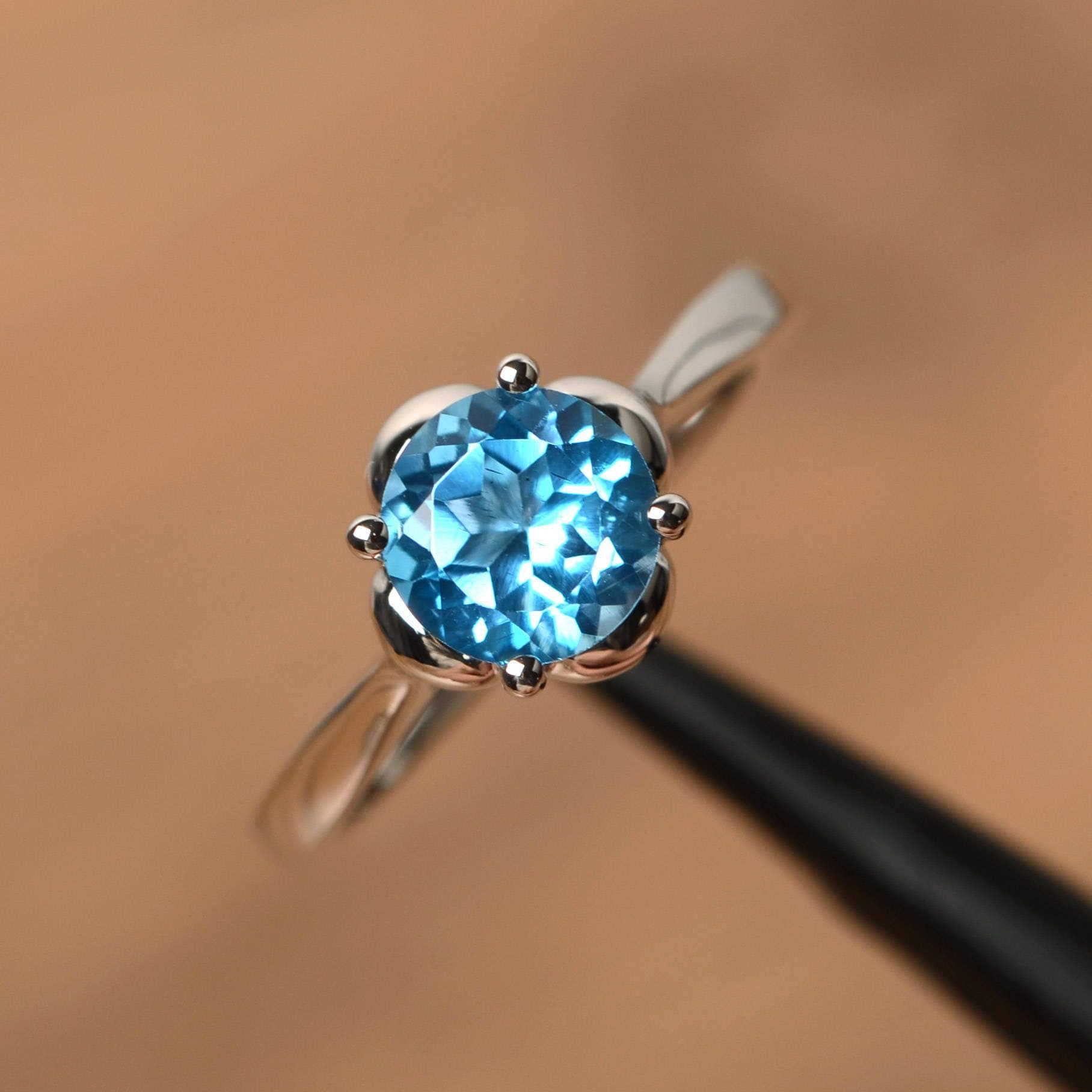 Schweizer Blautopasring Rundschliff Blauer Edelstein Ring Sterling Silber Solitär Jahrestag Schweizer Blautopasring Rundschliff Blauer Edelstein Ring Sterling Silber Solitär Jahrestag von PalmaryJewelry