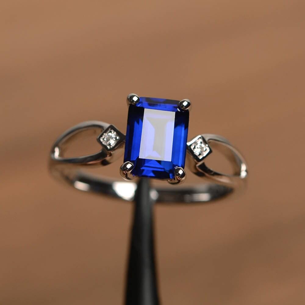 Verlobungsring Blauer Saphir Ring September Geburtsstein Smaragdschliff Edelstein Sterling Silber Verlobungsring Blauer Saphir Ring September Geburtsstein Smaragdschliff Edelstein Sterling Silber von PalmaryJewelry