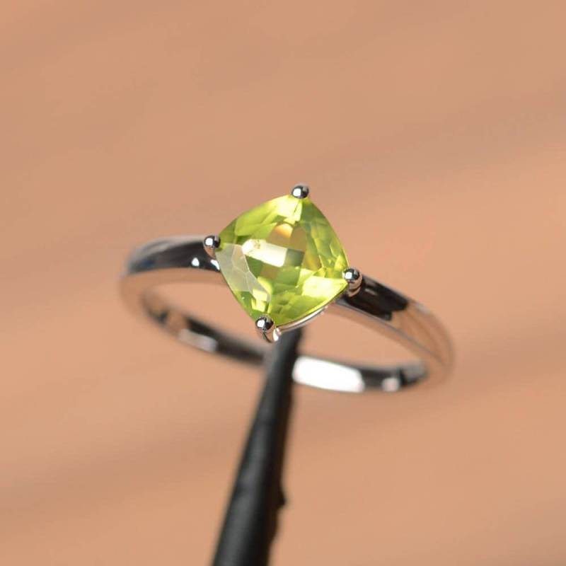 Vorschlag Ring Natürliche Peridot August Geburtsstein Grüne Edelstein Kissen Geschliffene Edelsteine Sterling Silber von PalmaryJewelry
