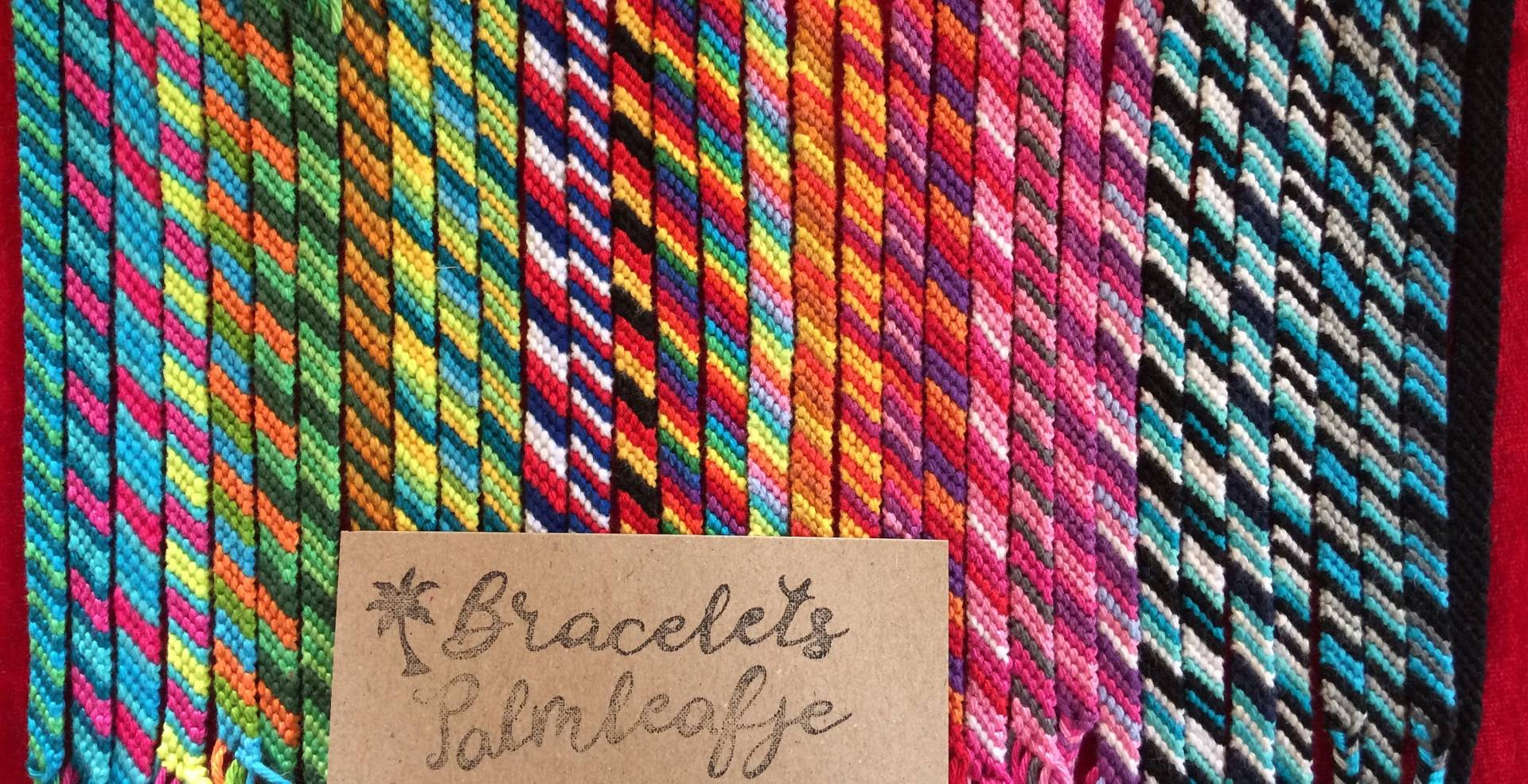 Vriendschapsarmband Op Maat Kies Je Eigen Kleuren Regenboog Ibiza Boho Handgemaakte Vriendschaps Armband Vlag Palmbladje Vriendschapsarmband Op Maat Kies Je Eigen Kleuren Regenboog Ibiza Boho Handgemaakte Vriendschaps Armband Vlag Palmbladje von PalmleafjeHandmade