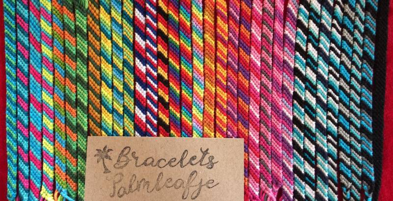 Vriendschapsarmband Op Maat Kies Je Eigen Kleuren Regenboog Ibiza Boho Handgemaakte Vriendschaps Armband Vlag Palmbladje Vriendschapsarmband Op Maat Kies Je Eigen Kleuren Regenboog Ibiza Boho Handgemaakte Vriendschaps Armband Vlag Palmbladje von PalmleafjeHandmade