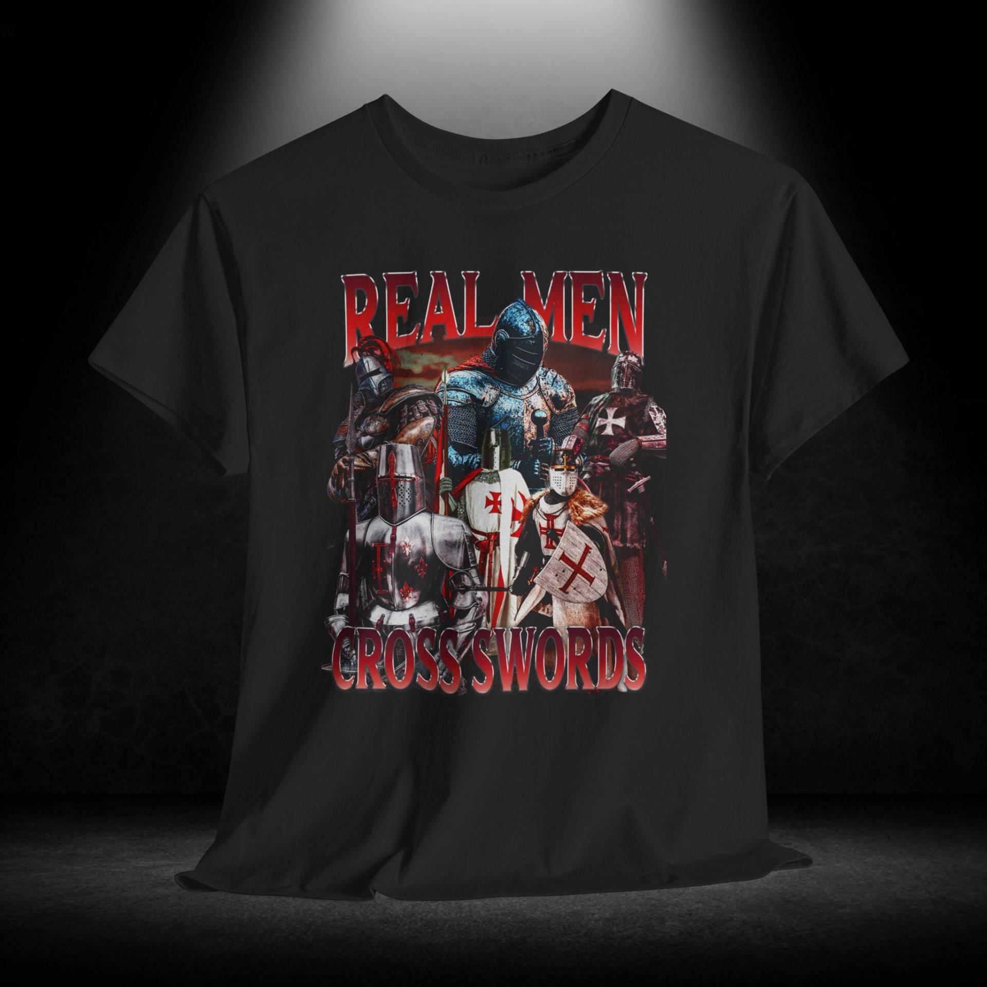 Echte Männer Kreuz Schwerter Lustiges Ritter Meme Bootleg Grafik T-Shirt, Unisex Aus Schwerer Baumwolle Offensive T-Shirts, Gen Z Gay Shirt von PaloClothesShop
