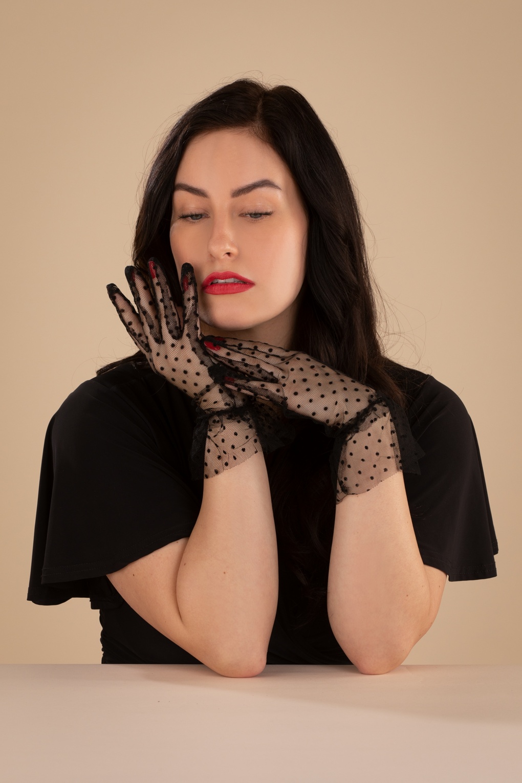 Spot Mesh Handgelenk-Handschuhe in Schwarz Spot Mesh Handgelenk-Handschuhe in Schwarz von Pamela Mann