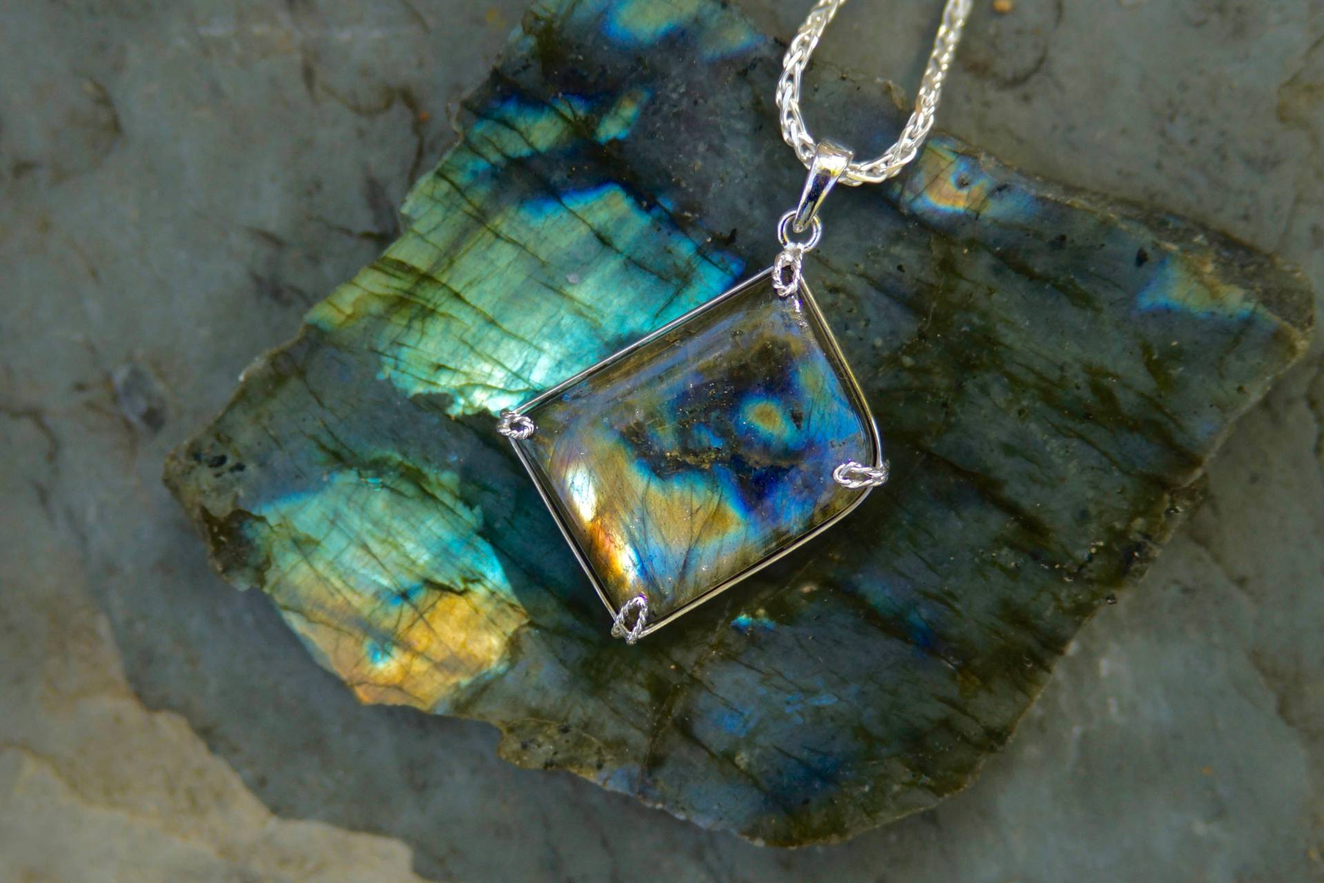 Labradoritanhänger/Labradorit Labradorithalskette Regenbogen Sterling Silber Wire-Wrap von PamirTreasures