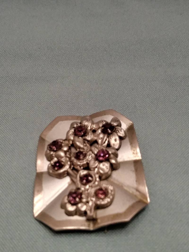 Vintage Silber Ton Brosche Mit Deep Purple Strass von PamsTexasTreasures