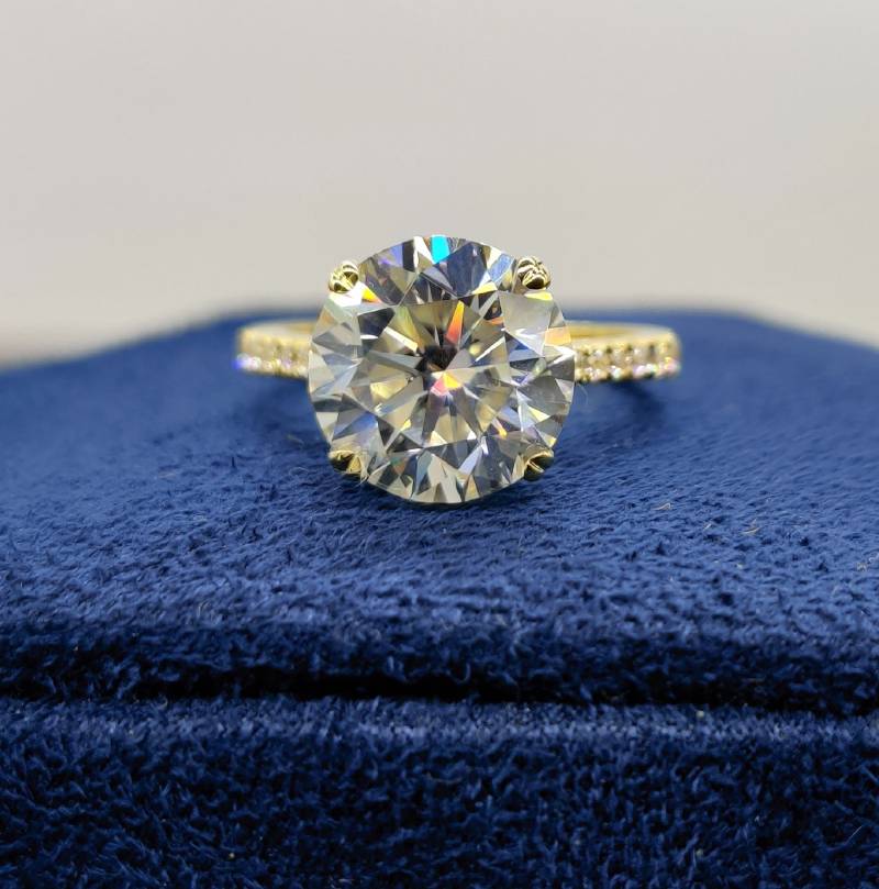 6 Ct Rundschliff Ehering, Moissanite Diamantring, 14K Solid Gold Versteckter Halo-Ring, Benutzerdefinierte Verlobungsring, Jubiläumsgeschenk Für Sie von PanashJewelsIN