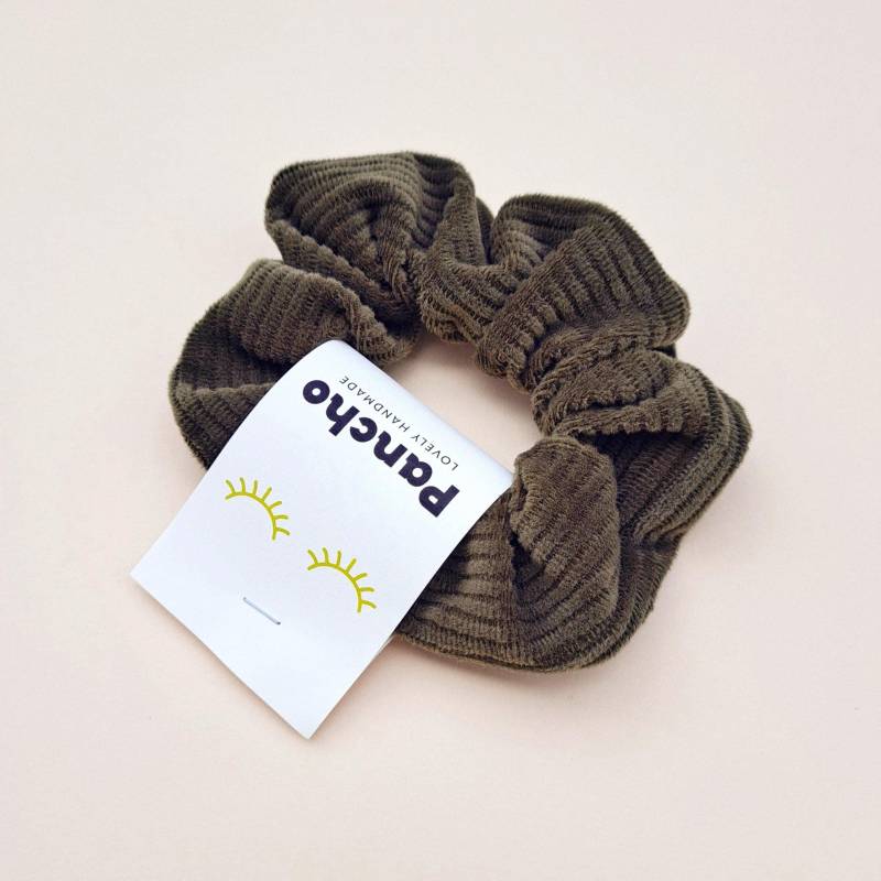 Cord Scrunchie in Khaki - Haargummi Aus Für Lässiges Haarstyling, Großer Weicher Zopfgummi, Accessoire Haare, Xl Samt von PanchoHandmade