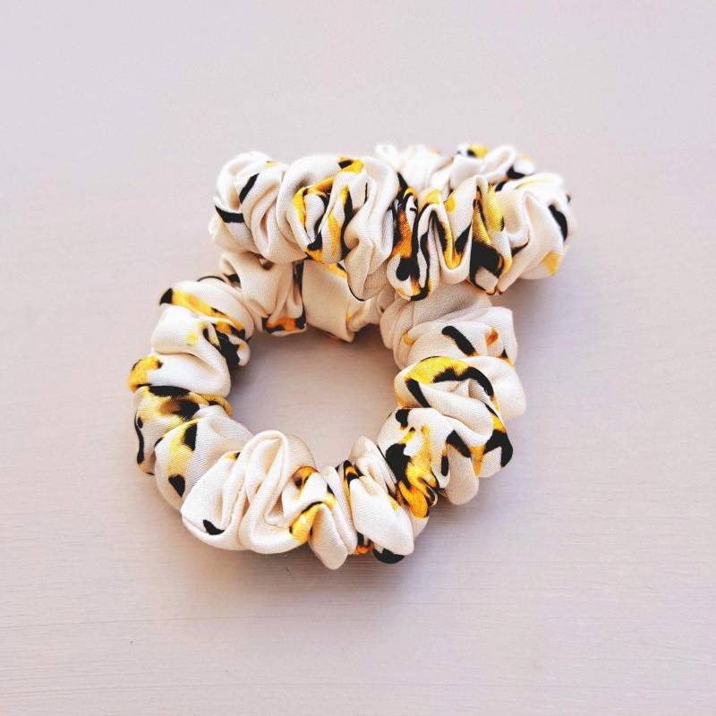 Skinny Scrunchie Aus Javanaise Viskose | Trend Schmaler Haargummi Must Have Geschenkidee Frauen Kleines Geschenk Boho Style Leo von PanchoHandmade